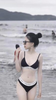 anh gai xinh deo kinh cuc cute 576x1024 1