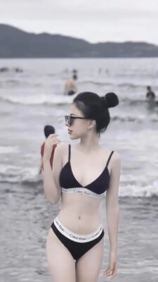 anh gai xinh deo kinh cuc cute 768x1365 1